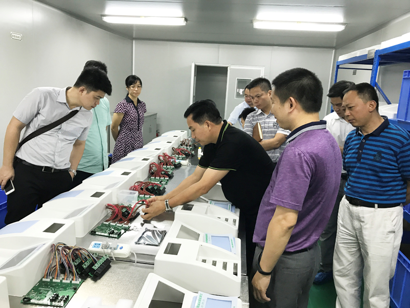 佛山市南海區食品藥品監督管理局領導蒞臨我司參觀指導